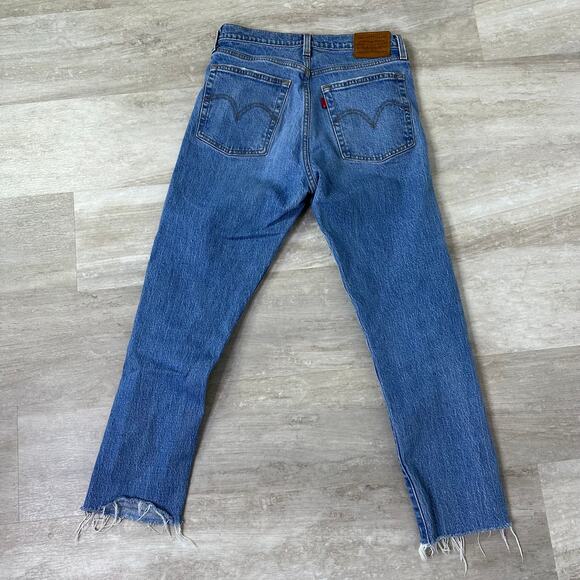 Levi’s Wedgie Raw Edge Hem Button Fly Jeans Size 26 medium dark wash - Picture 10 of 10